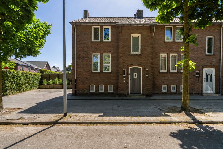 Regentesselaan 26 in Weert foto