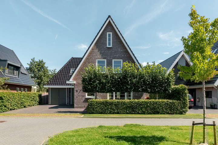 Regentesselaan 7 in Heerenveen