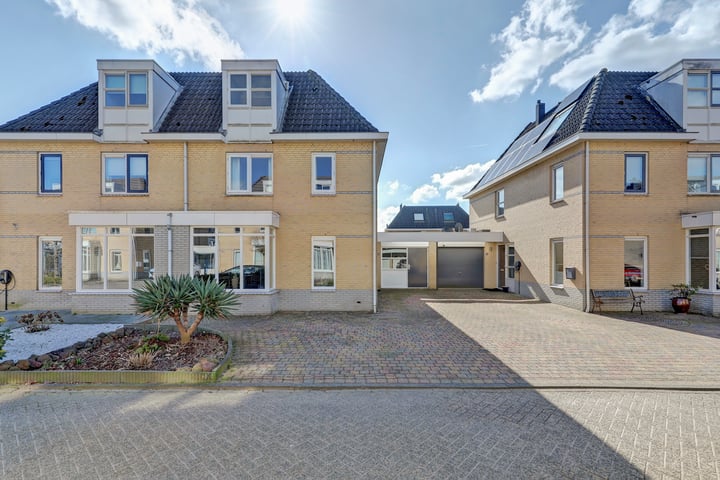 Reigerstraat 10 in Tiel foto