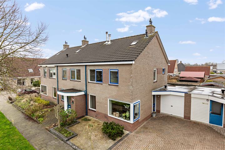 Reinder Brolsmaplein 8 in Stiens foto