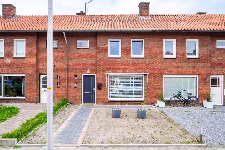 Rembrandtlaan 11 in Almelo foto