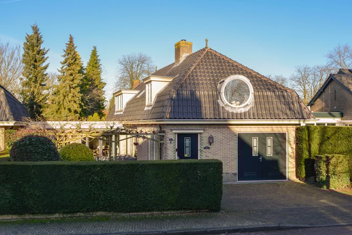Rembrandtlaan 2a in Huizen foto