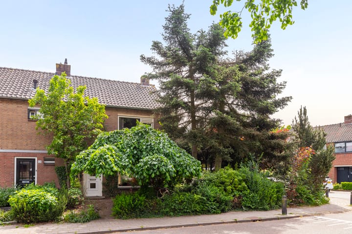 Rembrandtlaan 62 in Eerbeek foto