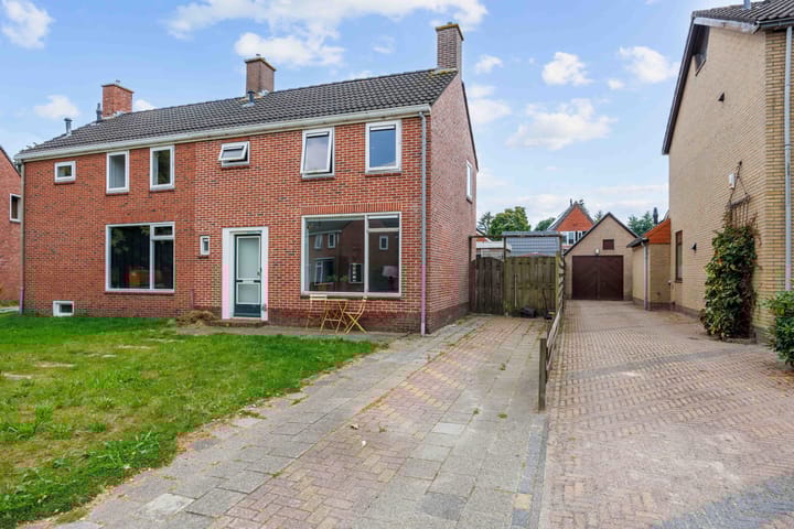 Rembrandtstraat 9 in Marum foto