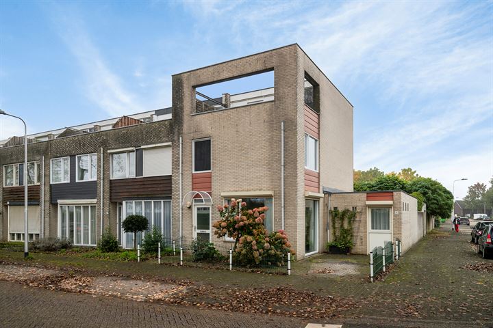 Reuverlaan 95 in Tilburg foto