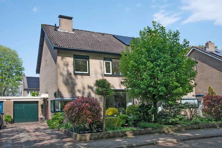 Reviusstraat 101 in Hengelo