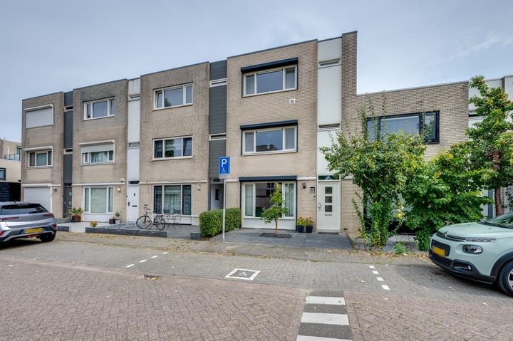 Rhoonstraat 8 in Tilburg foto
