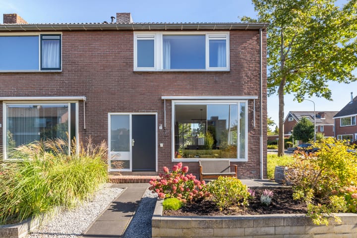 Ribeslaan 2 in Gouda foto