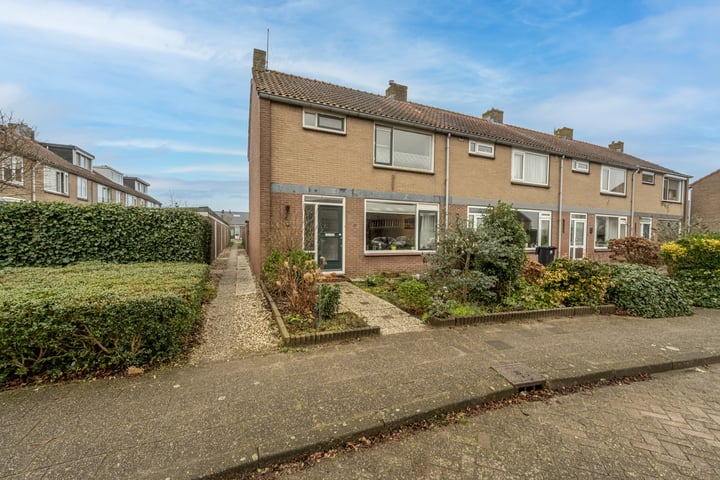 Ridder van Dorplaan 28 in Zuid-Beijerland foto