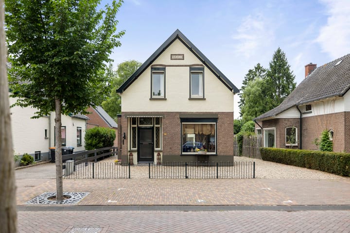 Rijksstraatweg 122 in Voorst