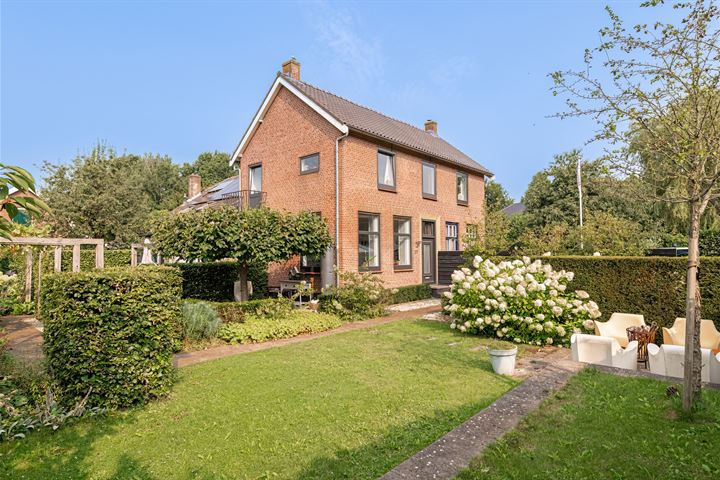 Rijksstraatweg 27 in Geldermalsen foto