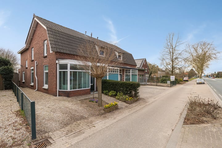 Rijksweg 246 in Heumen foto