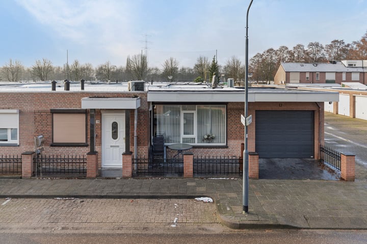 Rijnlaan 14 in Helmond foto