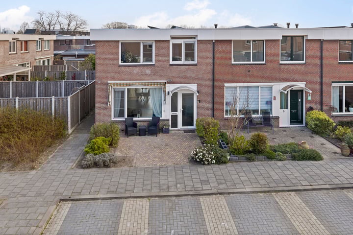 Rijswijkstraat 1 in Almere foto