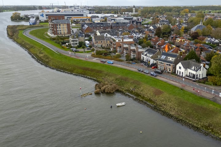 Rivierdijk 255 in Hardinxveld-Giessendam foto