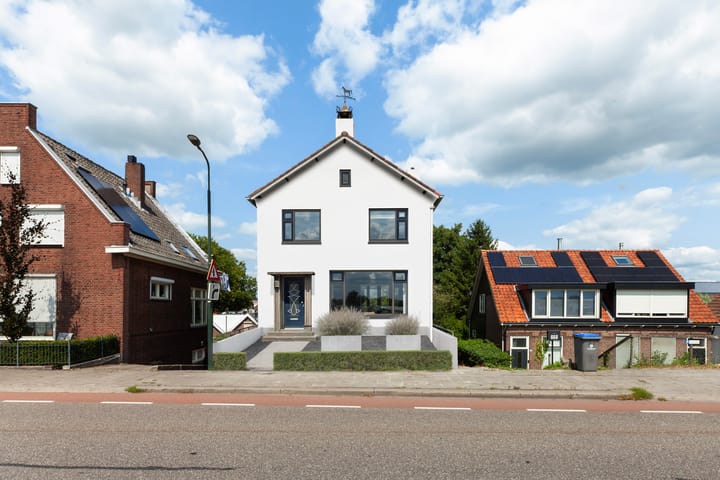 Rivierdijk 668 in Hardinxveld-Giessendam foto