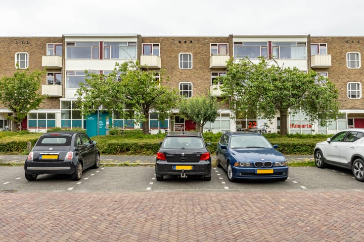 Rivierenhof 14 in Groningen foto