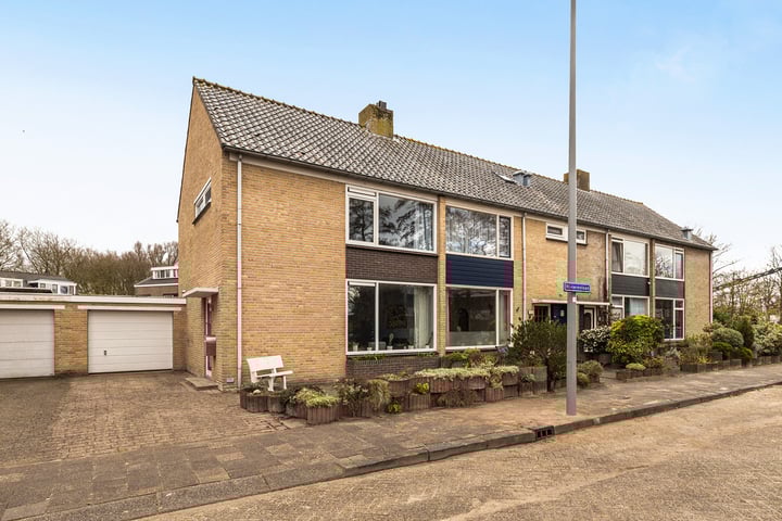 Foto van woning Rivierenlaan 8, Rozenburg