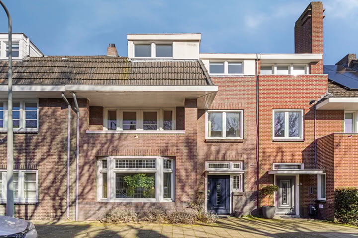 Robert Regoutstraat 15 in Roermond foto
