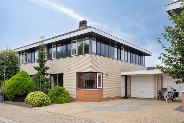 Robert Stolzhof 241 in Hoorn