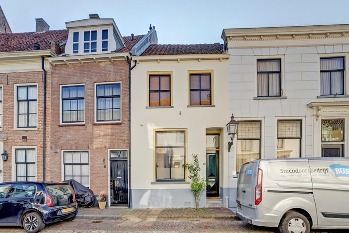 Rodeheldenstraat 5 in Buren