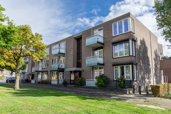 Roebroekweg 104 in Heerlen foto