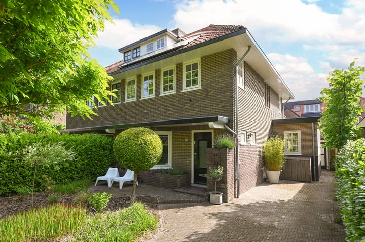 Roemer Visscherlaan 10 in Bussum foto