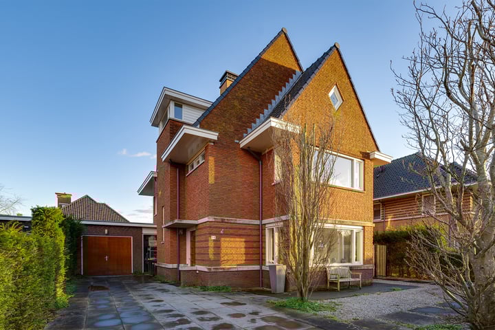 Romanovhof 64 in Dordrecht foto