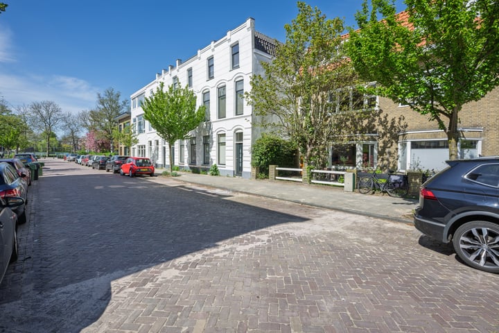 Roodenburgerstraat 12 in Leiden