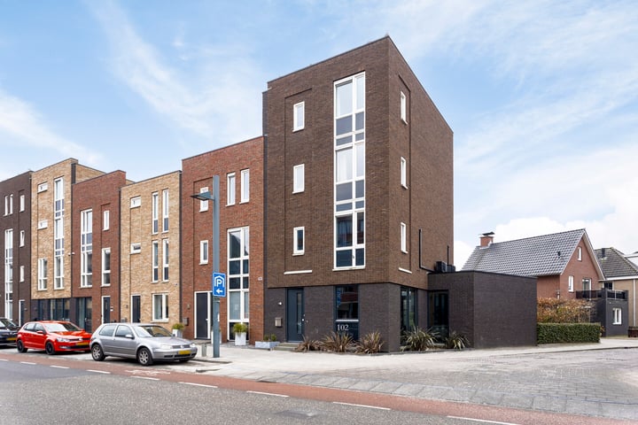 Roomweg 102 in Enschede foto
