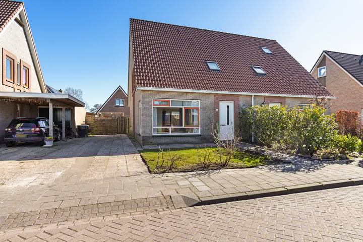 Roordahiem 8 in Terkaple