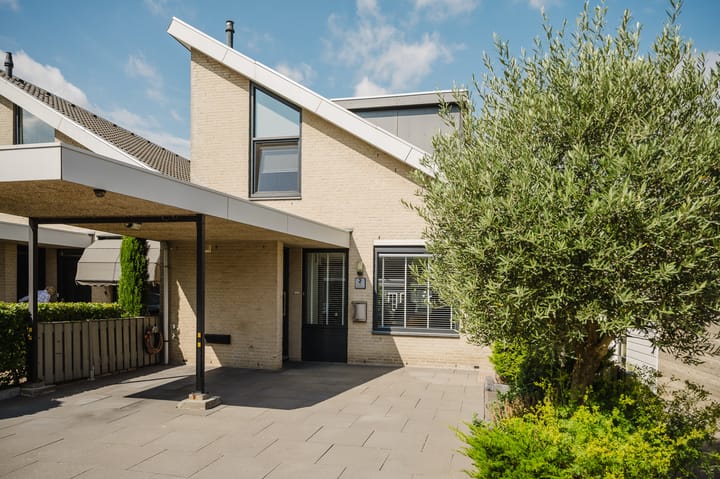 Foto van woning Rosa Spierstraat 2, Spijkenisse