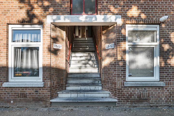 Rosseelsstraat 127 in 's-Gravenhage foto