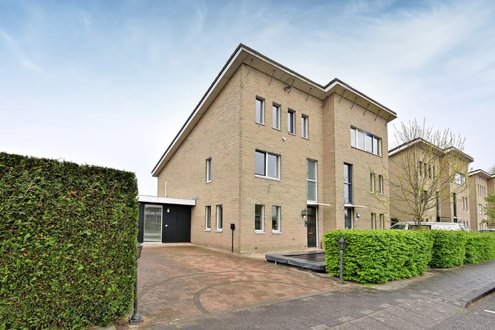 Rousseaulaan 1 in Huizen foto