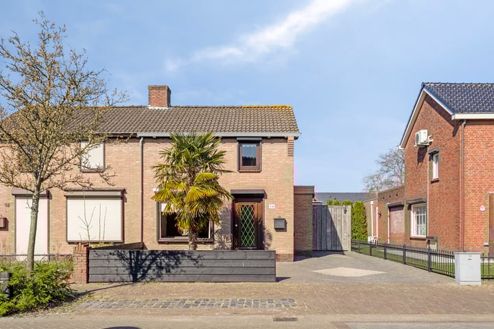 Rozenkransstraat 16 in St. Willebrord foto