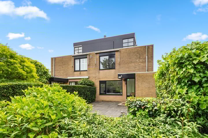 Rozentuin 106 in Voorburg foto