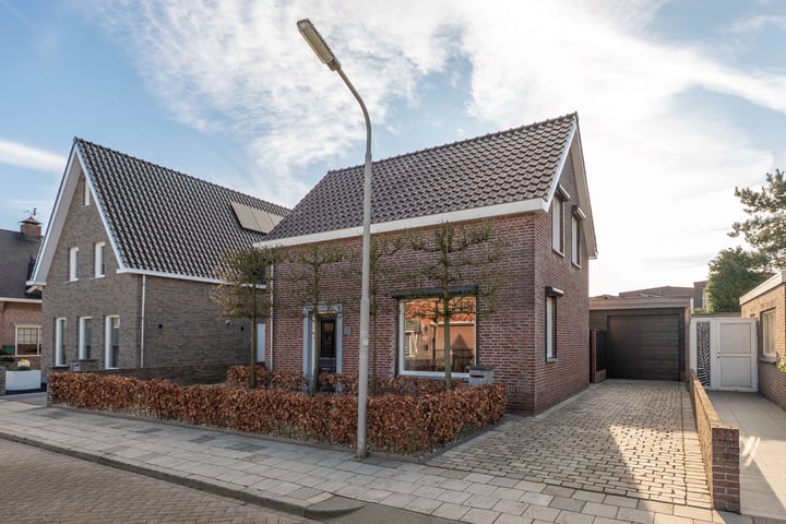 Rucphensestraat 9 in St. Willebrord foto