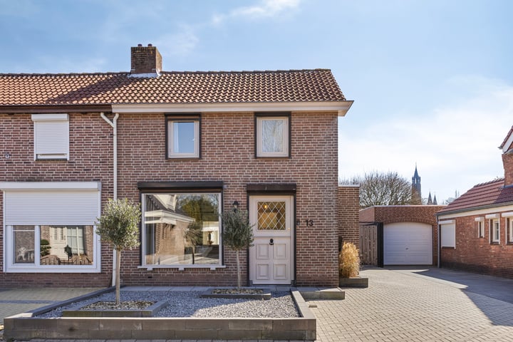 Rugstraat 13 in St. Willebrord foto