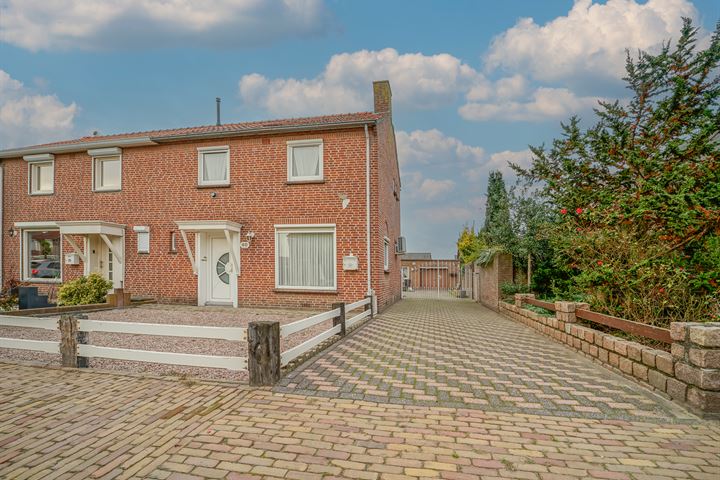 Rugstraat 40 in St. Willebrord foto