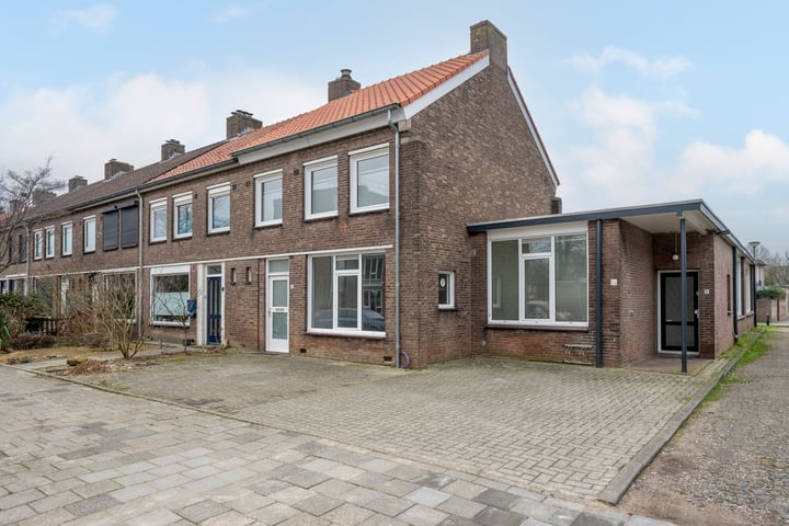 Ruijs de Beerenbrouckstraat 1 in Sittard foto