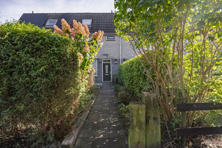 Ruimtevaartlaan 48 in Hoogezand foto