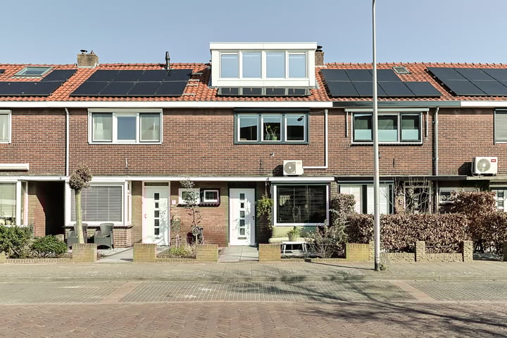 Ruisdaelstraat 10 in Alphen aan den Rijn foto