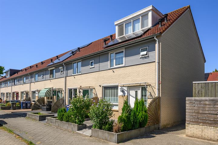 Rumbastraat 2 in Almere foto