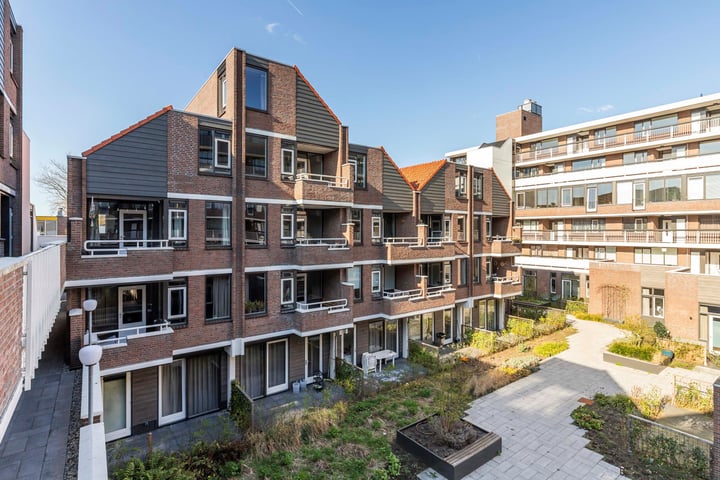 Rustenburgstraat 100 in Apeldoorn