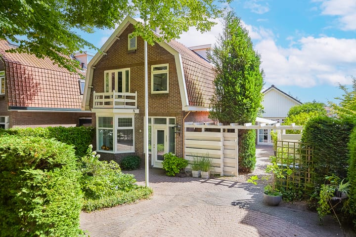 Rusthofflaan 9 in Sassenheim foto
