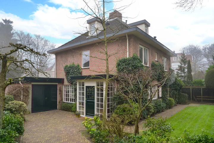 Rutgers van Rozenburglaan 4 in Baarn foto