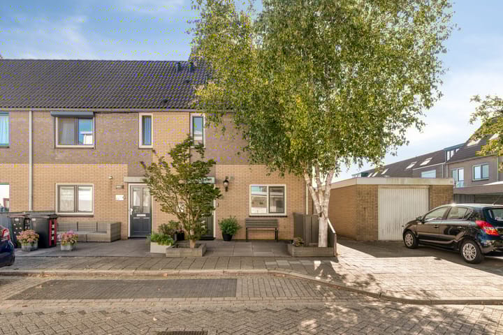 Ruth Firststraat 2 in Purmerend foto