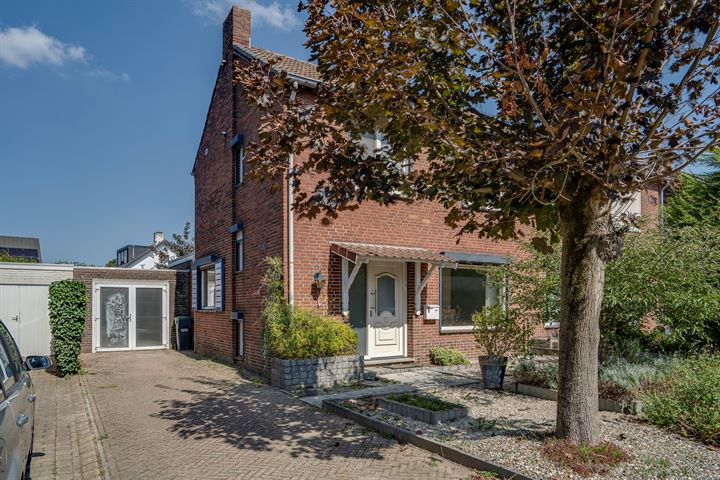 Ruys de Beerenbroucklaan 29 in Urmond foto