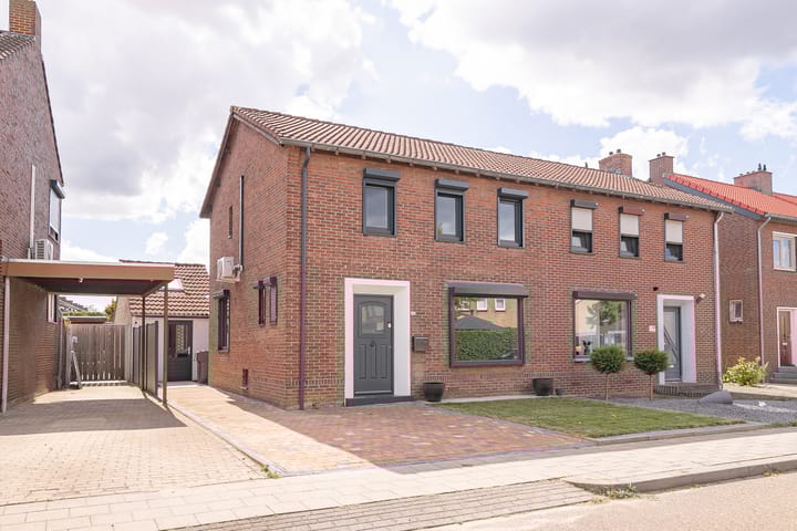 Ruys de Beerenbroucklaan 52 in Urmond foto