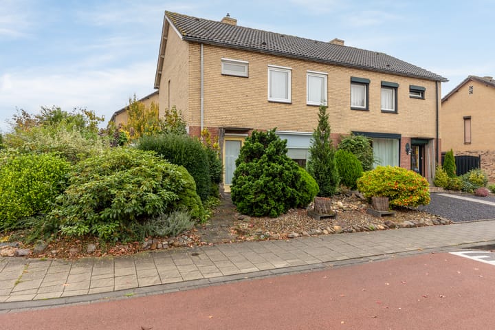 Ruys de Beerenbroucklaan 82 in Urmond foto